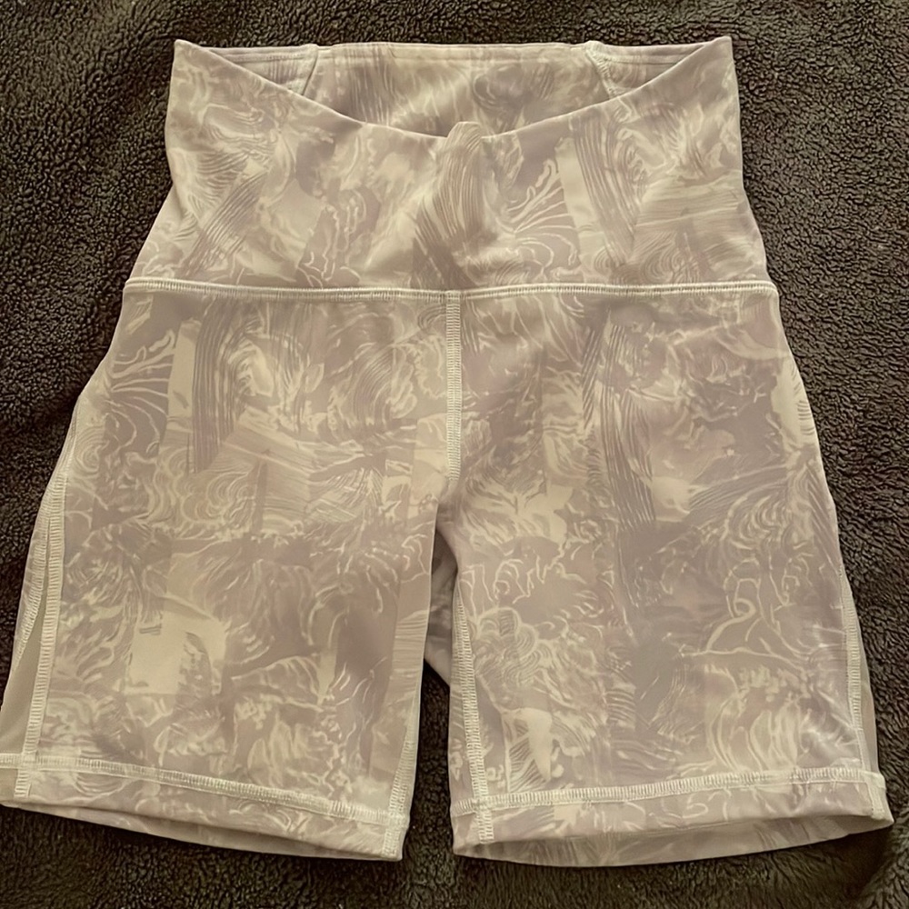 Size 4 lululemon white print bike shorts!
